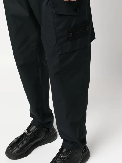 Shop Stone Island Compass-patch Cargo Trousers In Schwarz