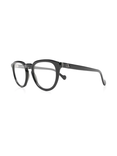 Shop Moncler Round Frame Glasses In Schwarz