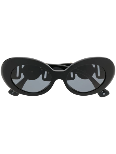 Shop Versace Medusa Oval-frame Sunglasses In Schwarz