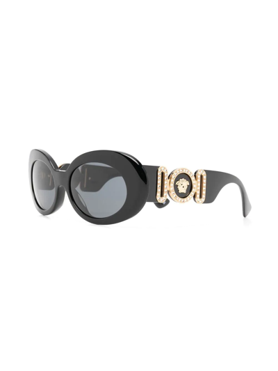 Shop Versace Medusa Oval-frame Sunglasses In Schwarz