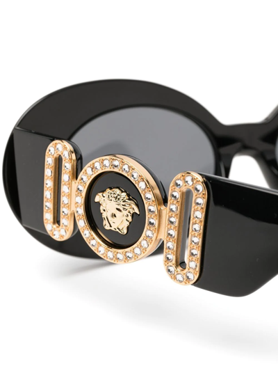 Shop Versace Medusa Oval-frame Sunglasses In Schwarz