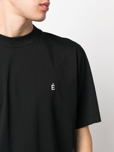 Shop Etudes Studio Logo-embroidered Oversize T-shirt In Schwarz