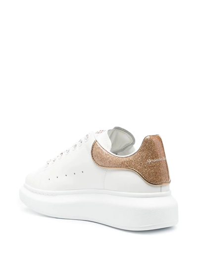Alexander Mcqueen Metallic Oversized Low-top Sneakers In Weiss