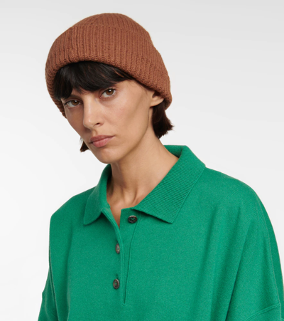 Shop The Row Ribbed-knit Cashmere Beanie In Camel