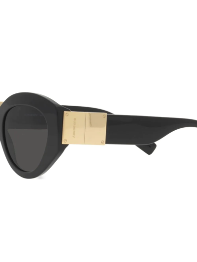 Shop Burberry Eyewear Sophia Hardware-detail Sunglasses In Schwarz
