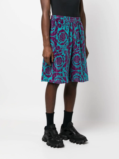 Versace Barocco Silhouette-print Silk Shorts In Blau