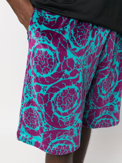 Versace Barocco Silhouette-print Silk Shorts In Blau