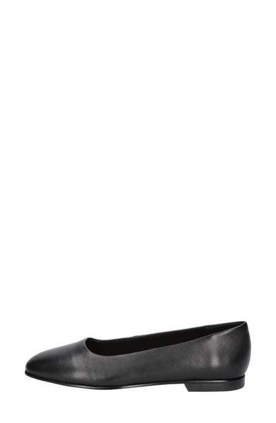 Shop Bella Vita Kimiko Flat In Black Leather