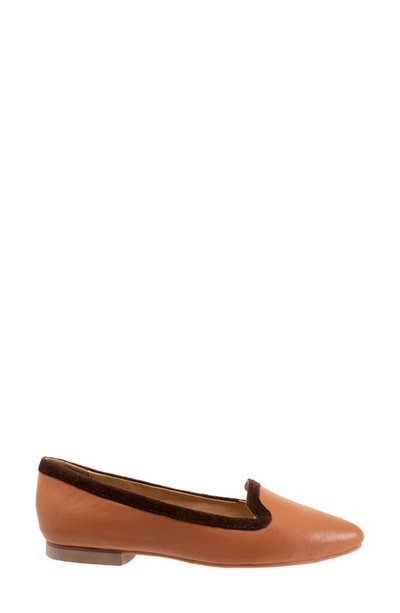 Trotters Hannah Pointed Toe Flat In Luggage
