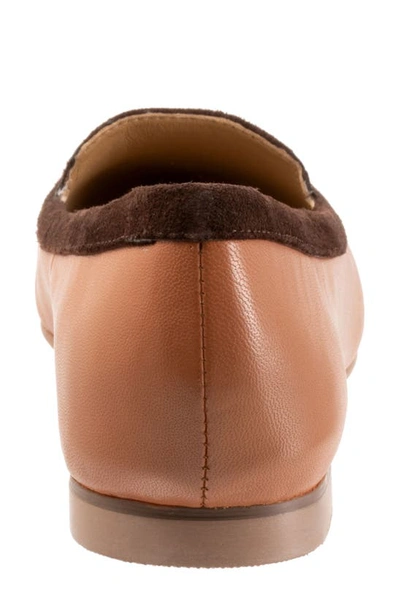 Trotters Hannah Pointed Toe Flat In Luggage