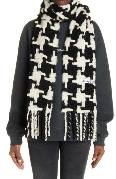 Acne Studios Fringed Houndstooth Alpaca-blend Scarf In White/ Black
