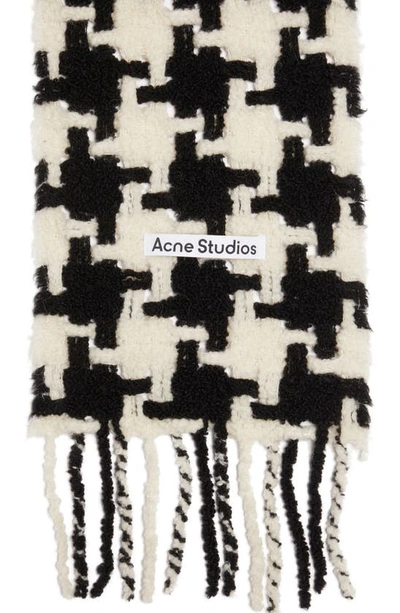 Acne Studios Fringed Houndstooth Alpaca-blend Scarf In White/ Black