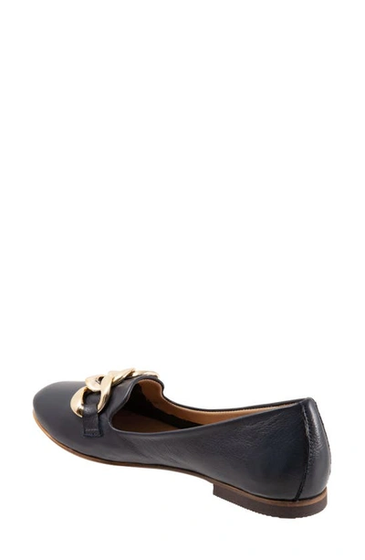 Shop Bueno Chain Flat In Navy