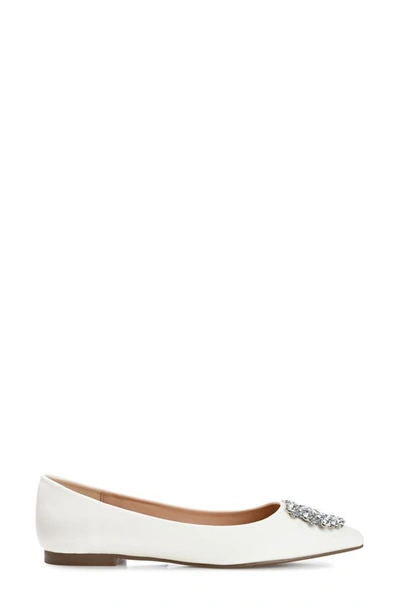 Shop Journee Collection Renzo Flat In Ivory
