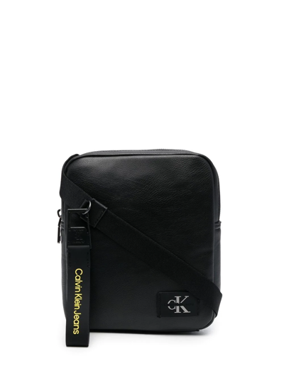 Calvin Klein Logo Messenger Bag In Schwarz | ModeSens
