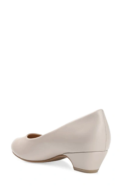 Journee Collection Saar Pump In Grey