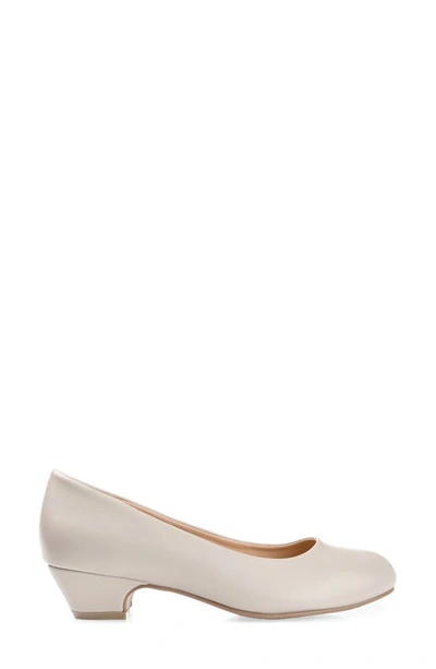 Journee Collection Saar Pump In Grey