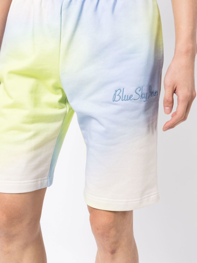 Blue Sky Inn Embroidered-logo Tie-dye Shorts In Blau