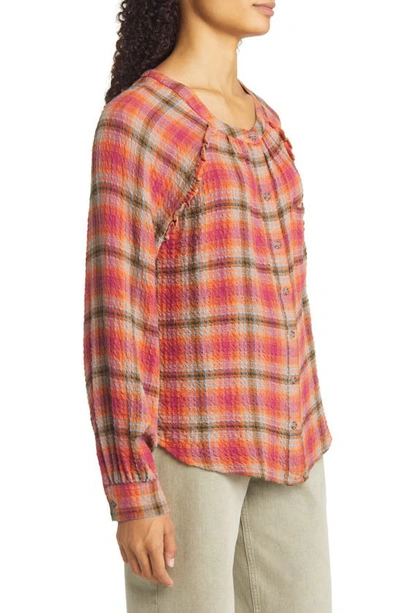 Shop Beachlunchlounge Plaid Crinkle Texture Blouse In Habenero