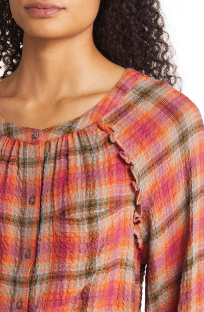 Shop Beachlunchlounge Plaid Crinkle Texture Blouse In Habenero