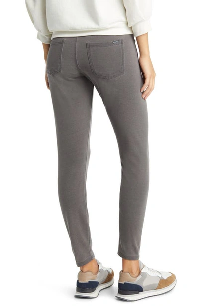 Hue Game Changing Seamless Denim Leggings In Grey Wash