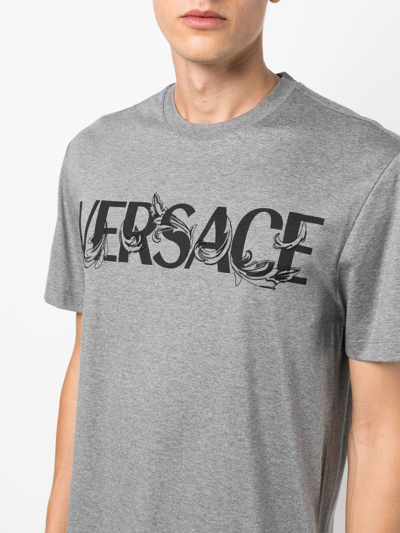 Versace Logo-print Cotton T-shirt In Grau