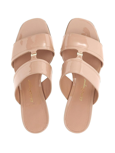 Ferragamo Vara Chain Sandals In Nude