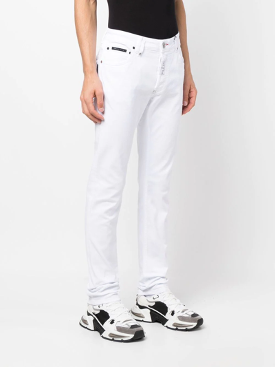 标贴修身牛仔裤