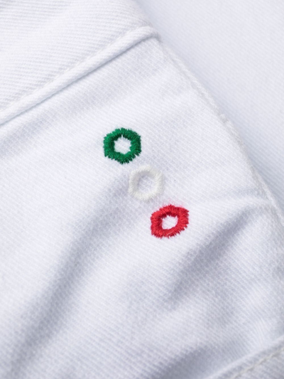 标贴修身牛仔裤