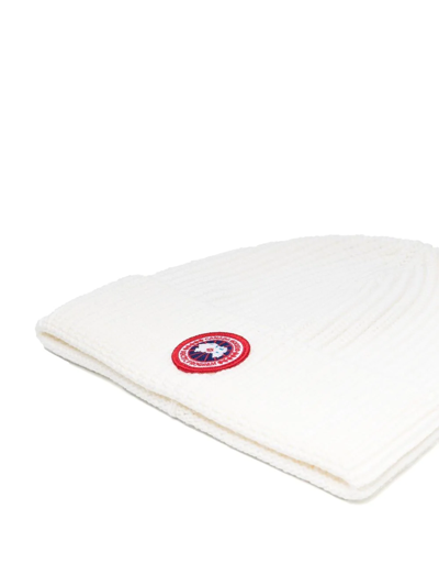Canada Goose Logo-patch Knitted Beanie In Weiss