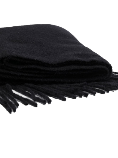 Shop Filippa K Fringe-trimmed Cashmere Scarf In Schwarz