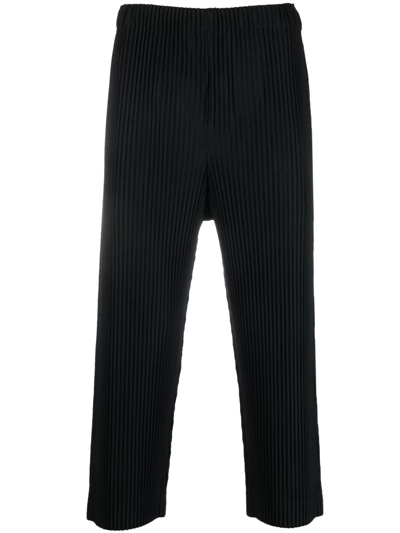 Shop Issey Miyake Cropped Pleated Trousers In Schwarz