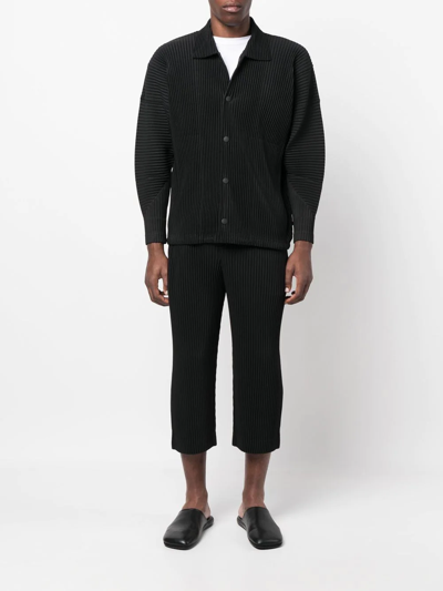 Shop Issey Miyake Cropped Pleated Trousers In Schwarz
