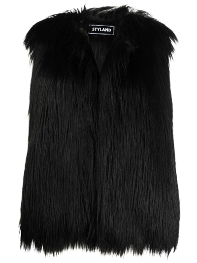 Shop Styland Faux-fur Gilet In Schwarz