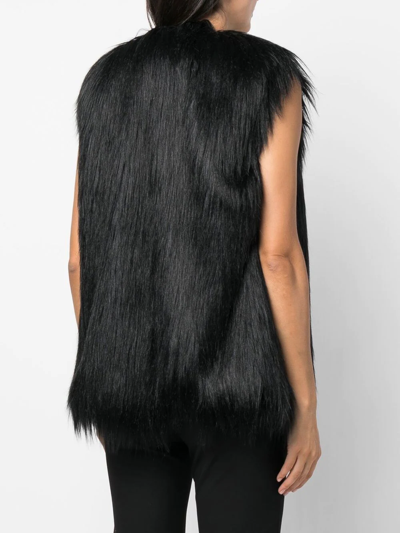 Shop Styland Faux-fur Gilet In Schwarz