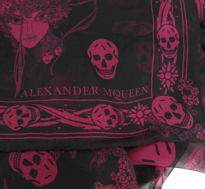Alexander Mcqueen Women's Black / Light Purple Multiskull Print Silk Scarf 528571 1071 In Black / Light Purple