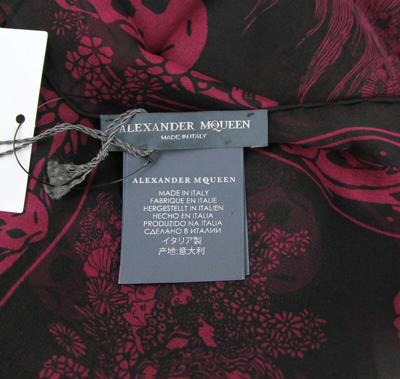 Alexander Mcqueen Women's Black / Light Purple Multiskull Print Silk Scarf 528571 1071 In Black / Light Purple