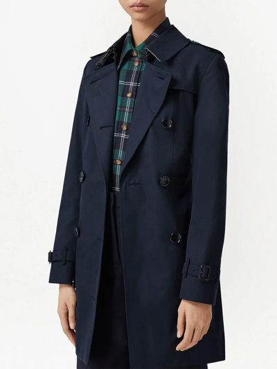 Shop Burberry The Short Chelsea Heritage Belted Trench Coat In Blau