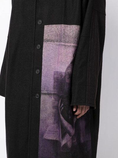 Shop Yohji Yamamoto Graphic-print Hooded Coat In Schwarz