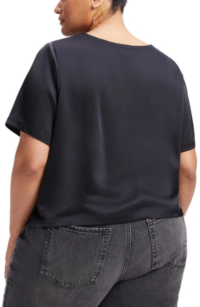 Shop Good American Stretch Satin Pocket T-shirt In Black001