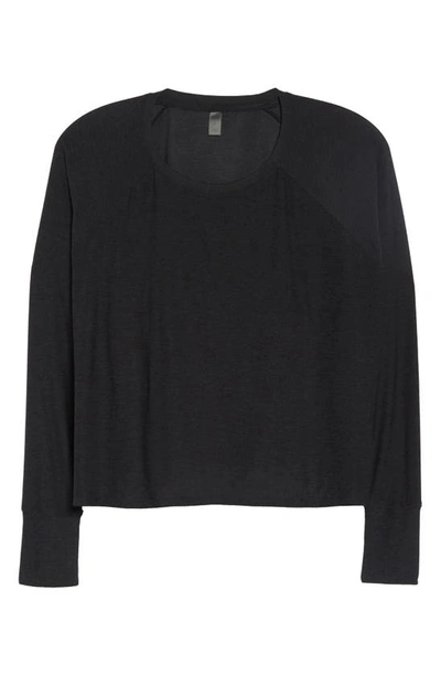 Beyond Yoga Featherweight Daydreamer Pullover Tee In Darkest Night