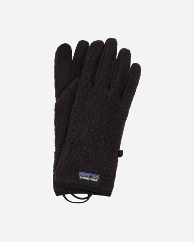 Shop Patagonia Wmns Retro Pile Gloves In Black