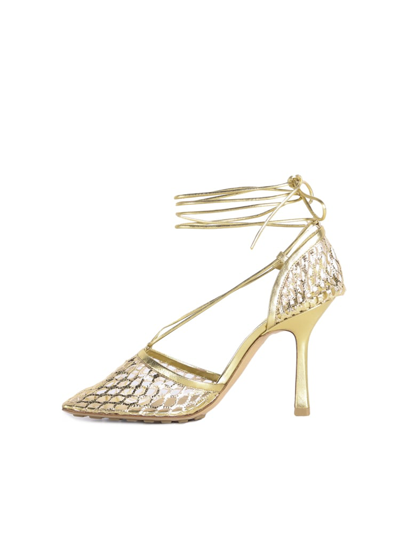 Bottega Veneta 90mm Macrame Metallic Ankle-wrap Pumps In Gold