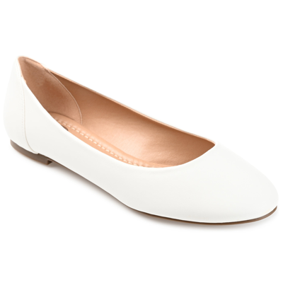 Shop Journee Collection Collection Women's Comfort Kavn Flat In White