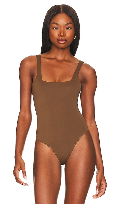 Good American Scuba Modern Tank Bodysuit In Light Mocha