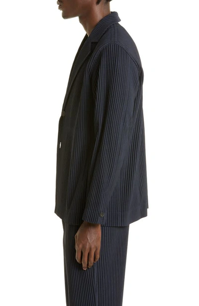 Shop Issey Miyake Pleated Single Breasted Blazer In Navy