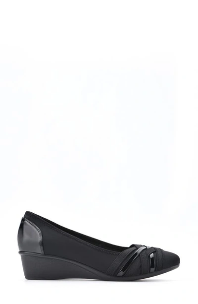Cliffs By White Mountain Bowie Wedge Pump In Black/ Nylon