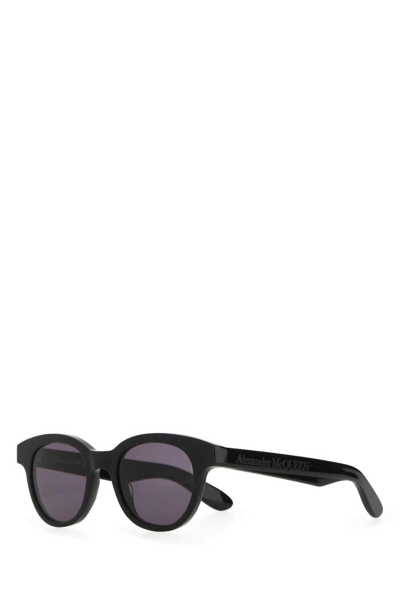 Shop Alexander Mcqueen Square-frame Sunglasses In Nero