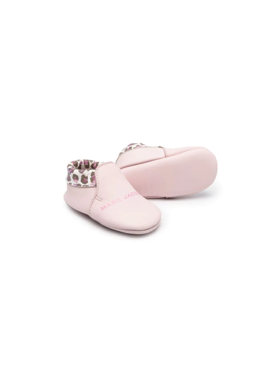 Shop Marc Jacobs Logo-print Slippers In Pink