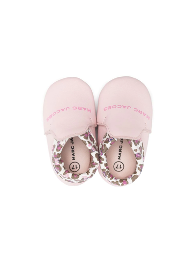 Shop Marc Jacobs Logo-print Slippers In Pink